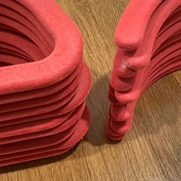 *last chance* Clutter Free | Set of Pink Velvet Hangers - Picture 8 of 11